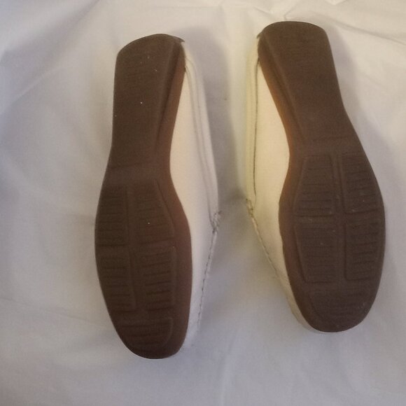 Greenwich Village shoes slip on loaf flat open in the back cream color size 40. - Picture 7 of 7